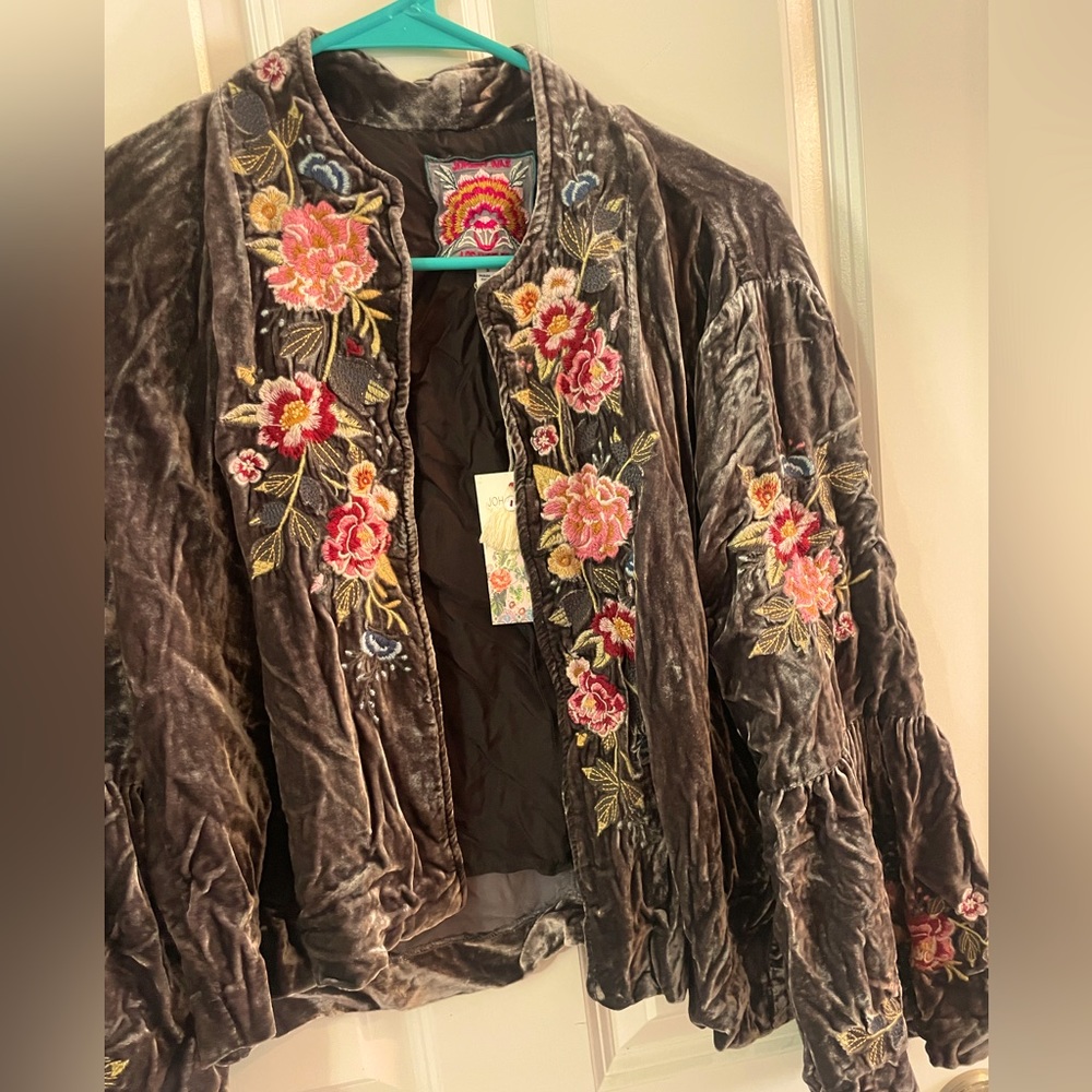 Statement piece! Velvet, floral jacket